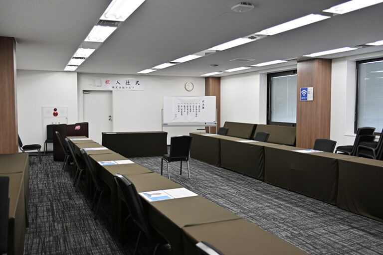 入社式幕設置写真