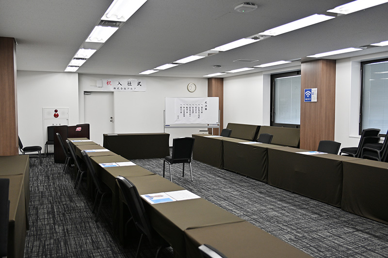 入社式幕設置写真